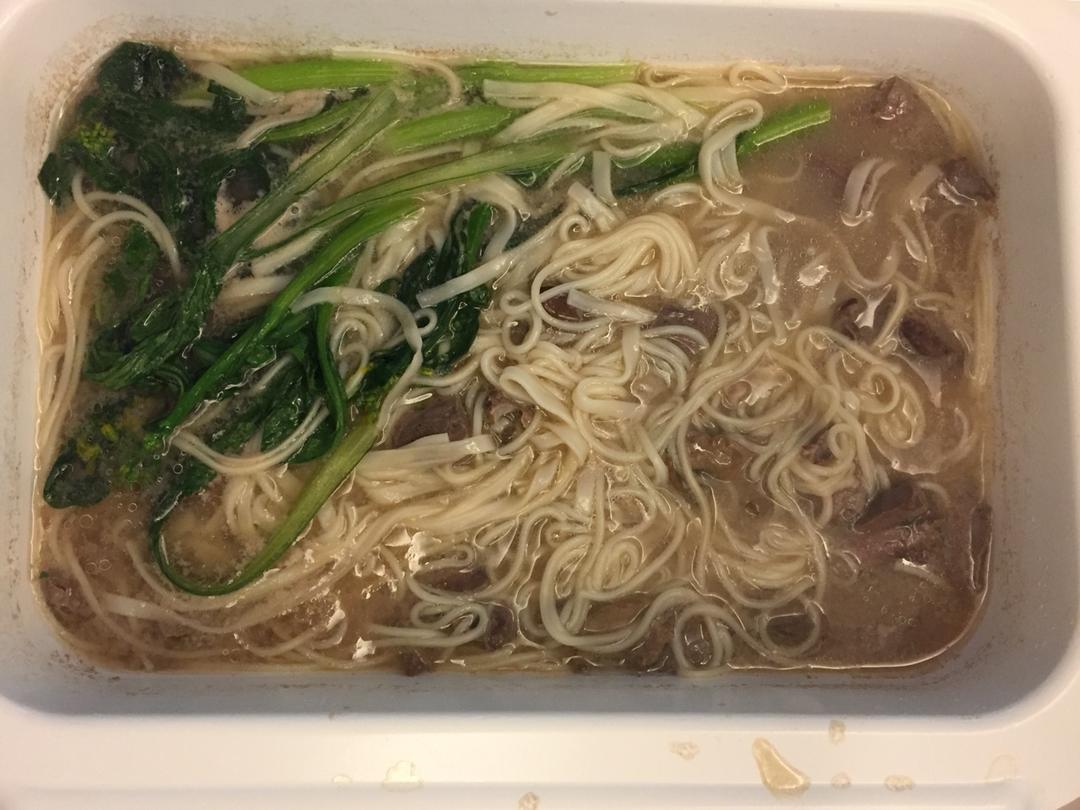 羊肝蔬菜花瓣面