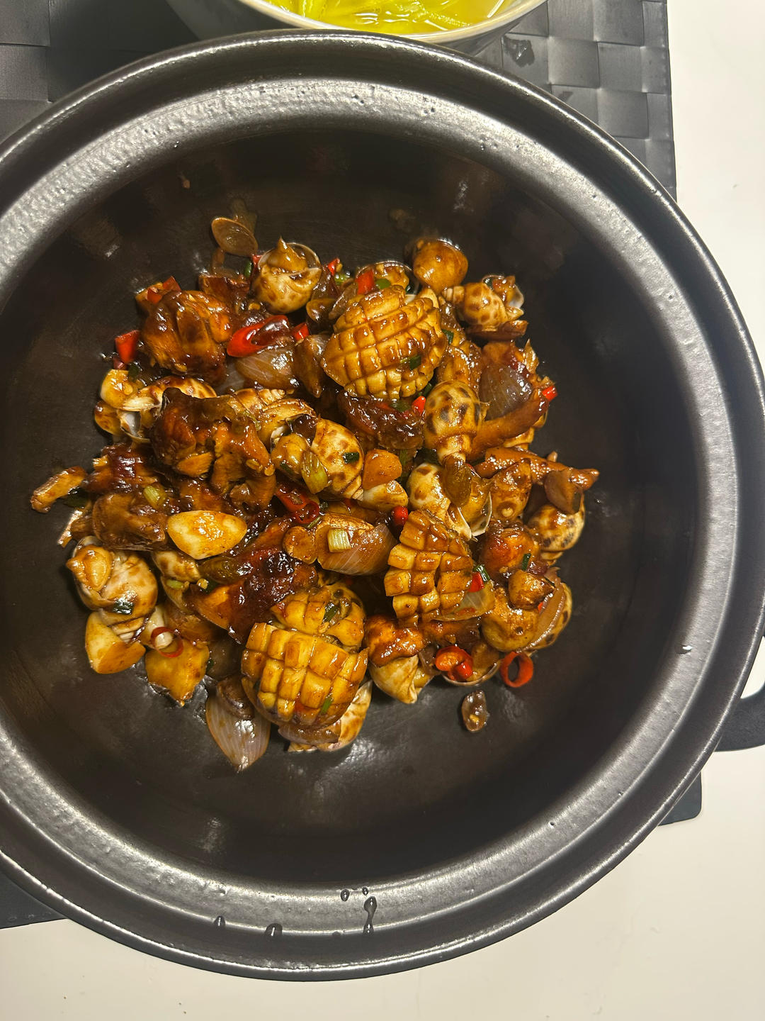 【鲍鱼花螺鸡煲】还是广东人最会吃鸡，鲍鱼花螺只能当配角！