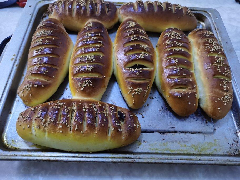 松软可口的红豆沙面包卷