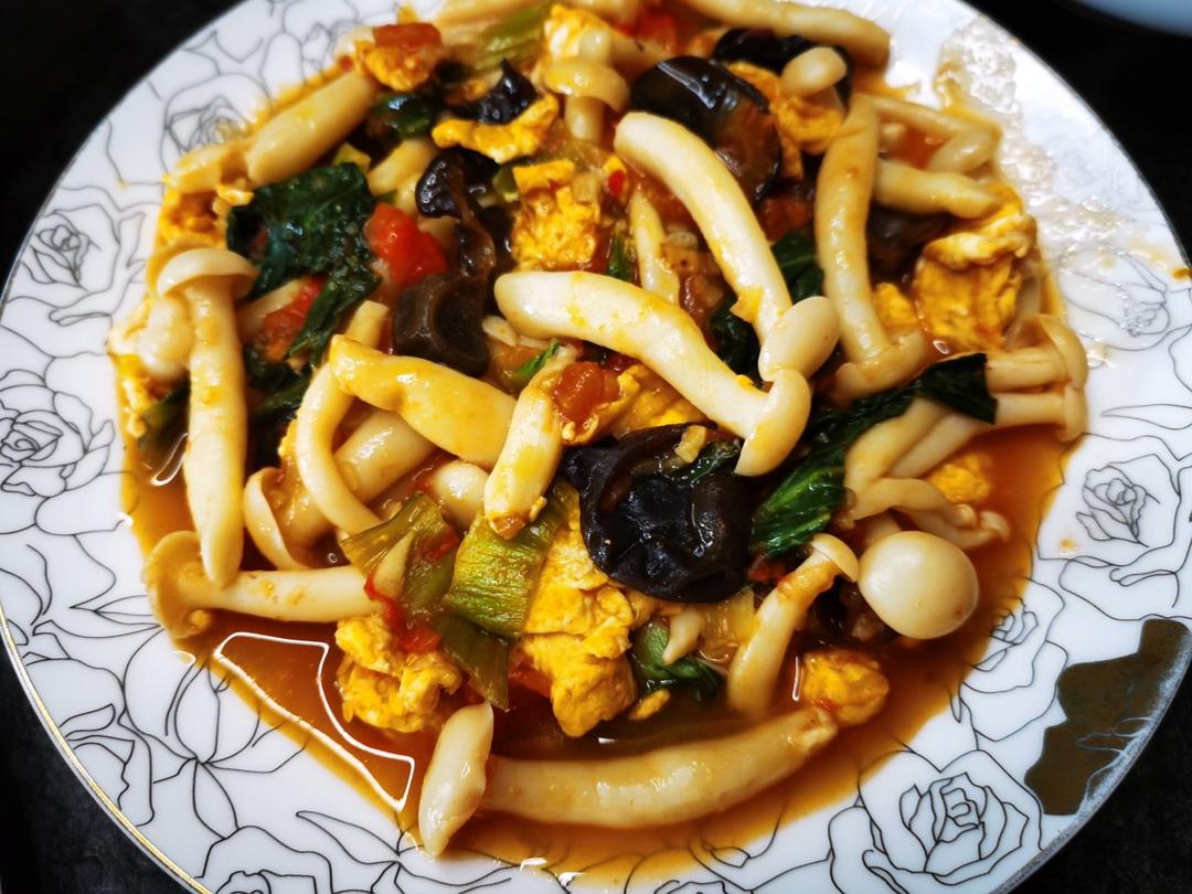素菜：鸡蛋炒白玉菇木耳