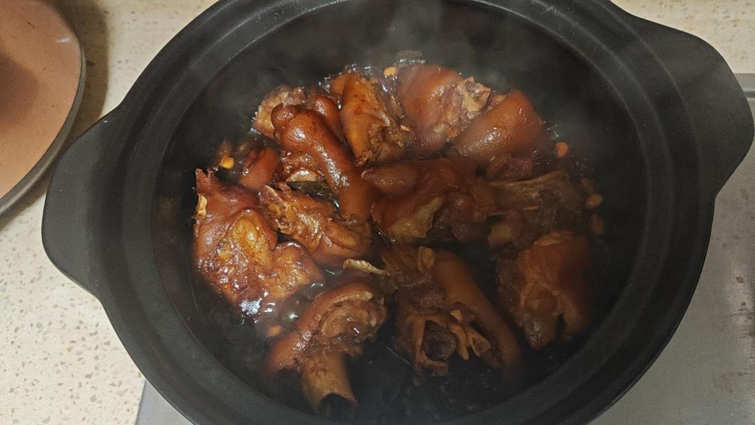 美味的家常菜：红烧猪蹄