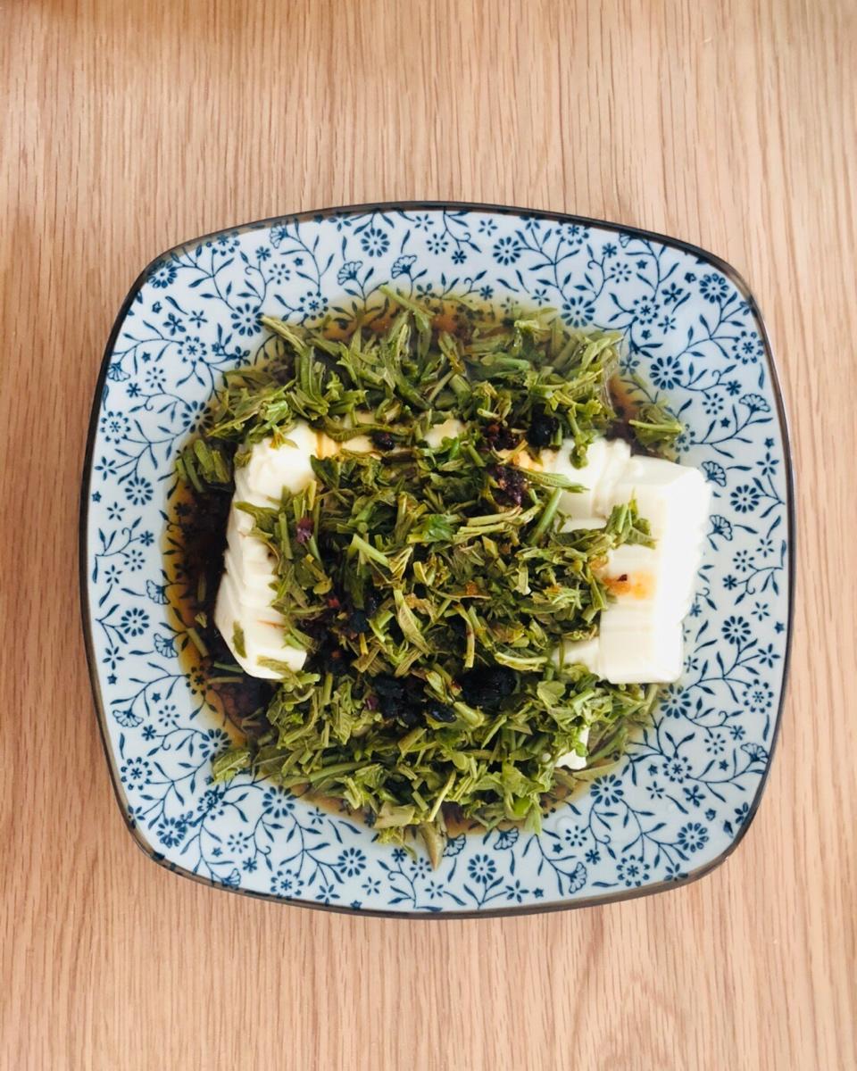 【香椿拌豆腐】一口鲜一口嫩，快把春天吃进肚子里！