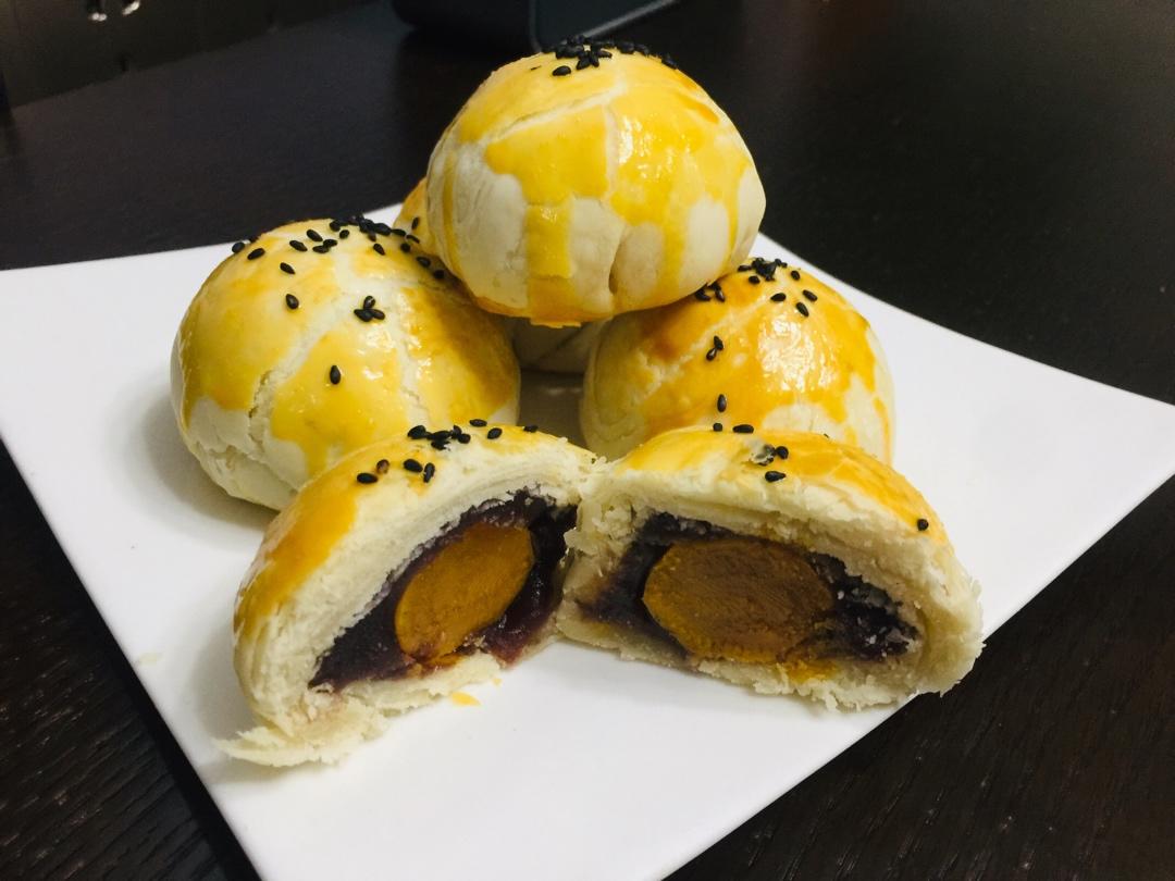 蛋黄酥（超详细步骤，附红豆沙馅做法）