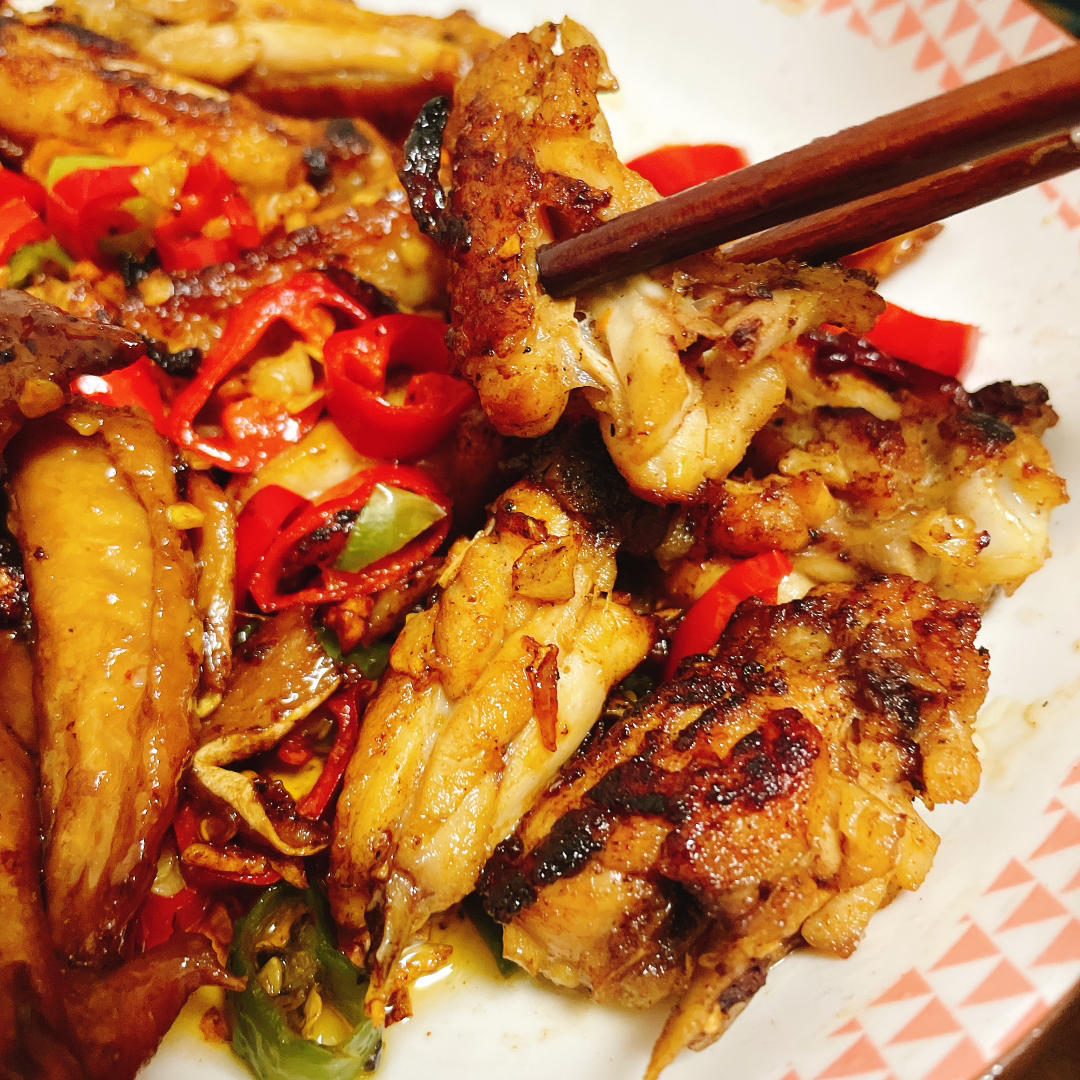 蒜香浓郁，鲜嫩多汁的蒜香鸡翅