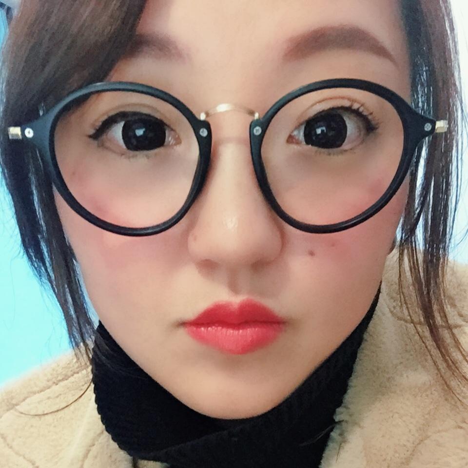 LILY妍