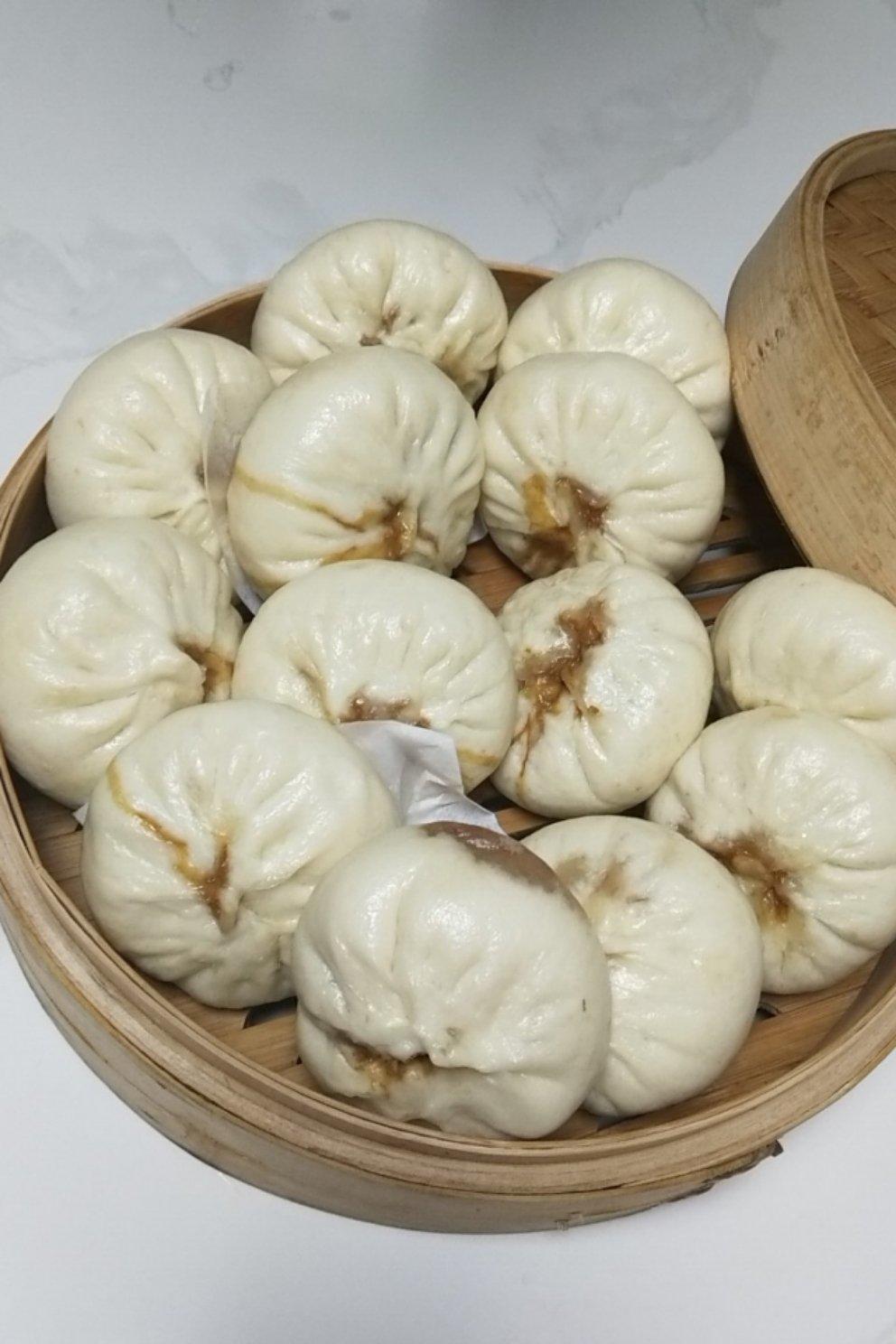 松软多汁的肉包子