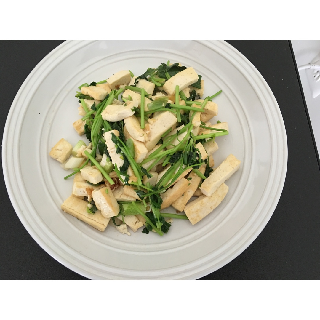 受惊吓的兔子可爱多做的豆腐炒香菜