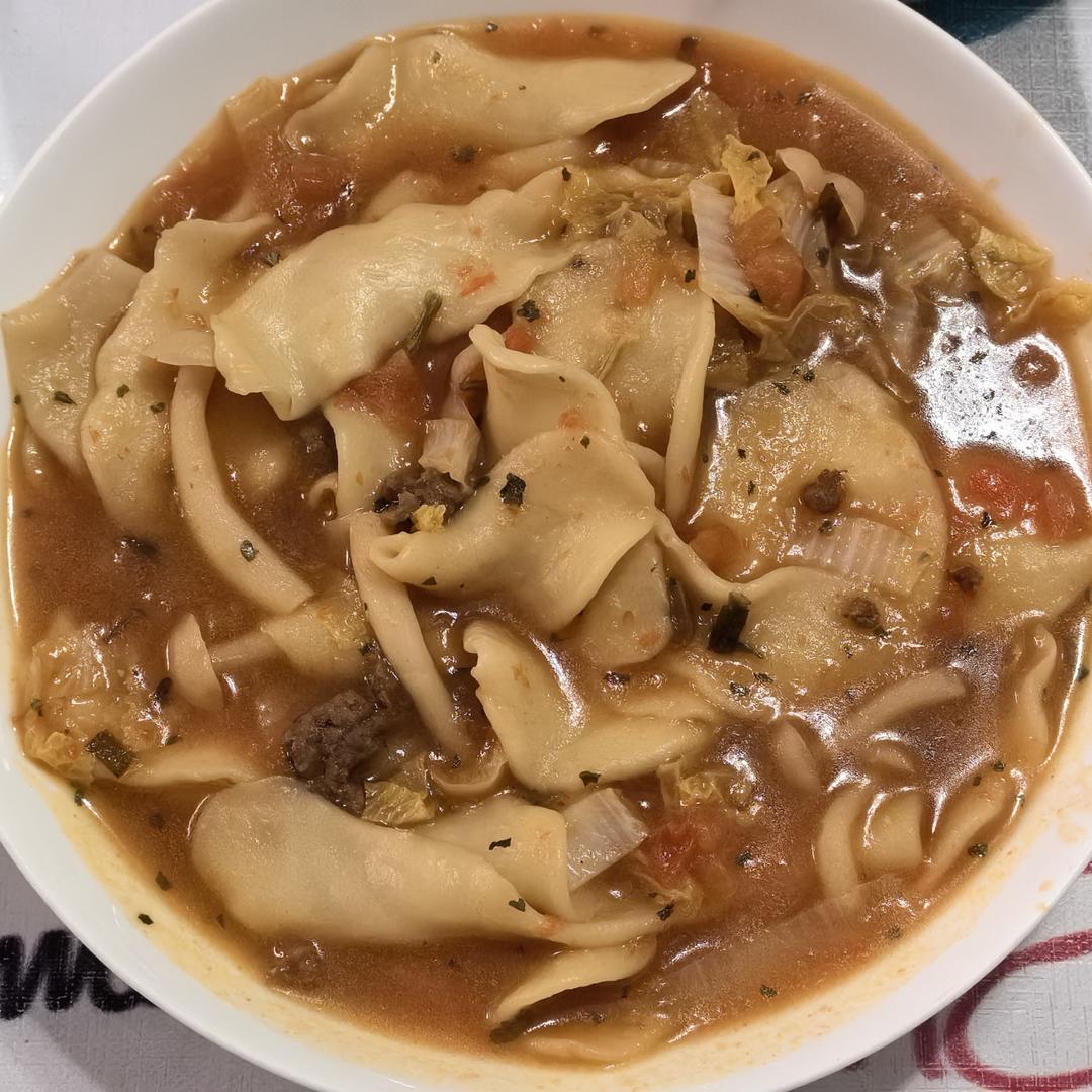 面片汤，面片爽滑筋道又柔软，汤汁鲜美
