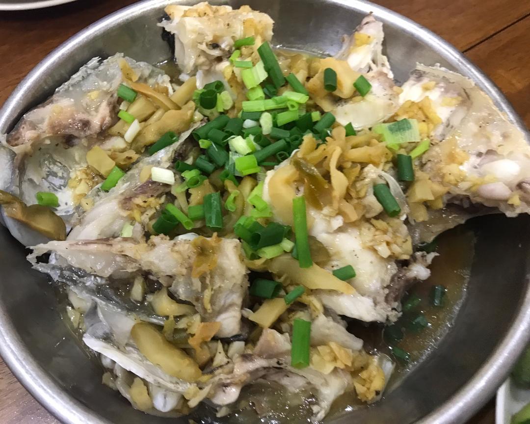 榨菜蒸草鱼的做法