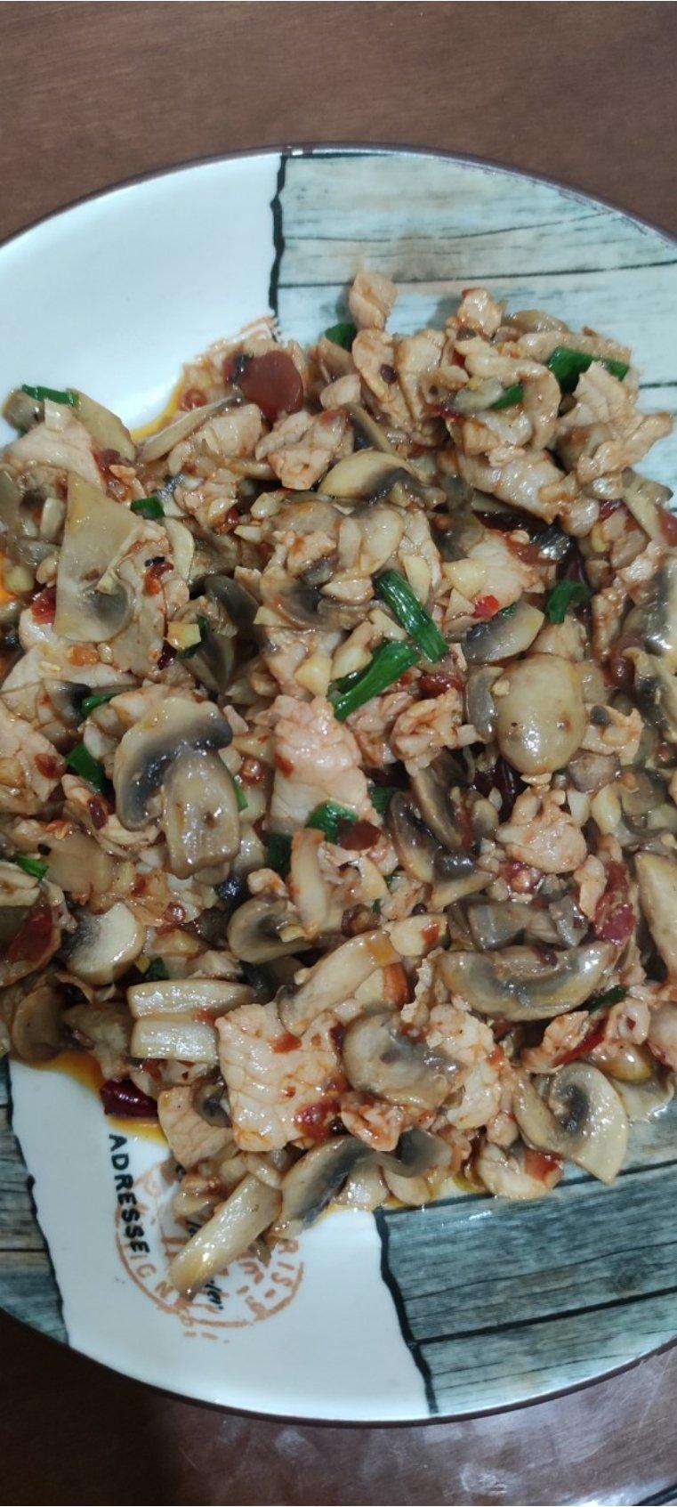 蘑菇炒肉
