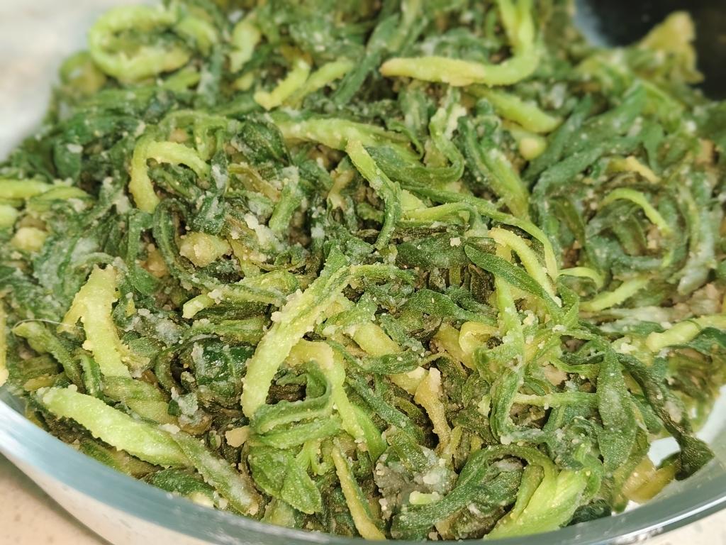 时令美食-蒸面条菜