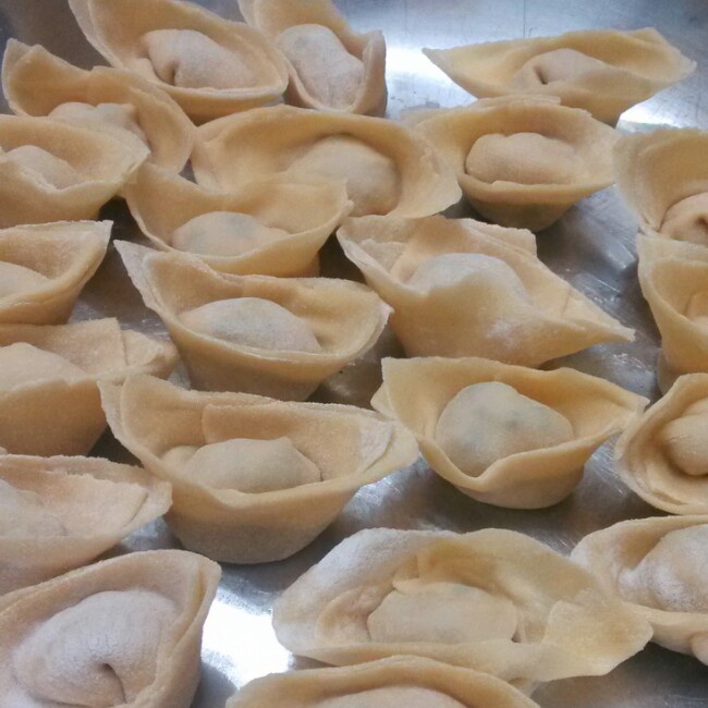 元宝馄饨包法