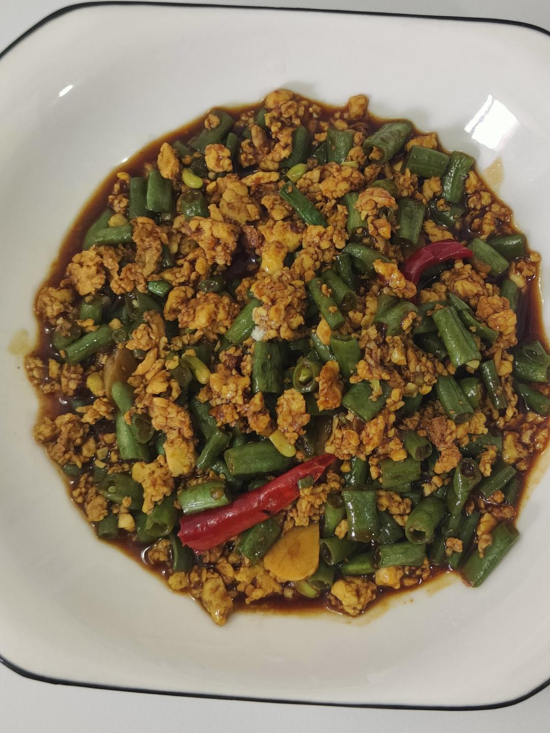 豆角（扁豆）蒜苔（蒜苗）炒鸡蛋，下饭菜