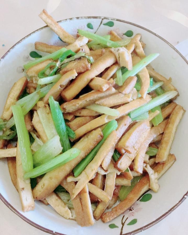 芹菜炒香干