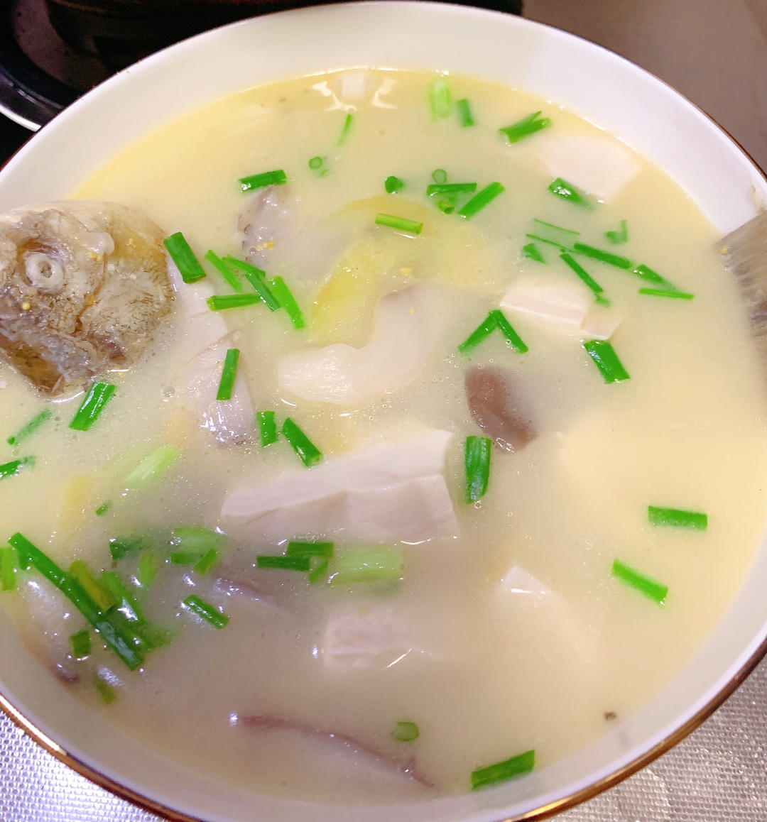 厨师长教你：“鲫鱼豆腐汤”的家常做法，满满的烹饪原理