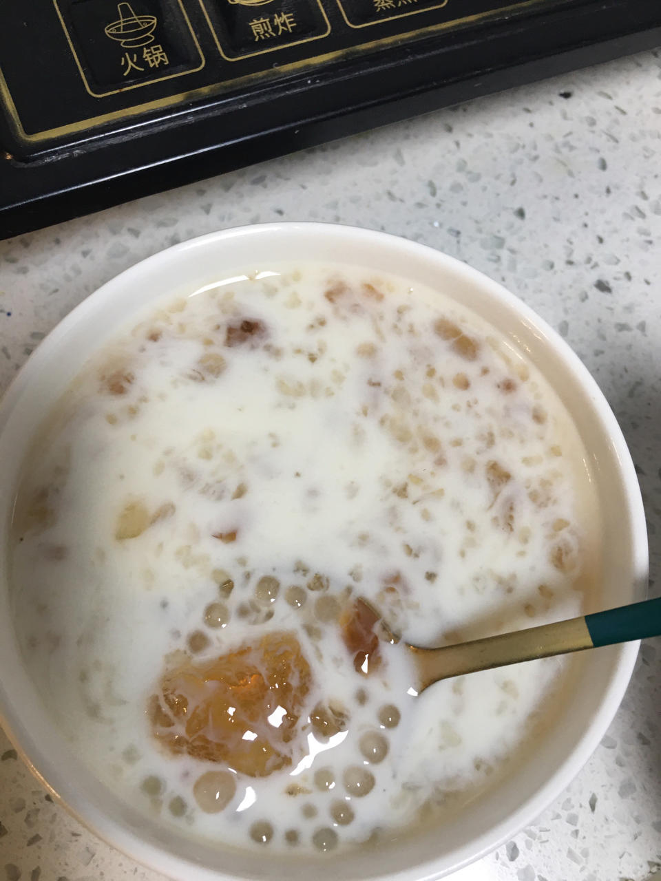 桃胶牛奶西米露