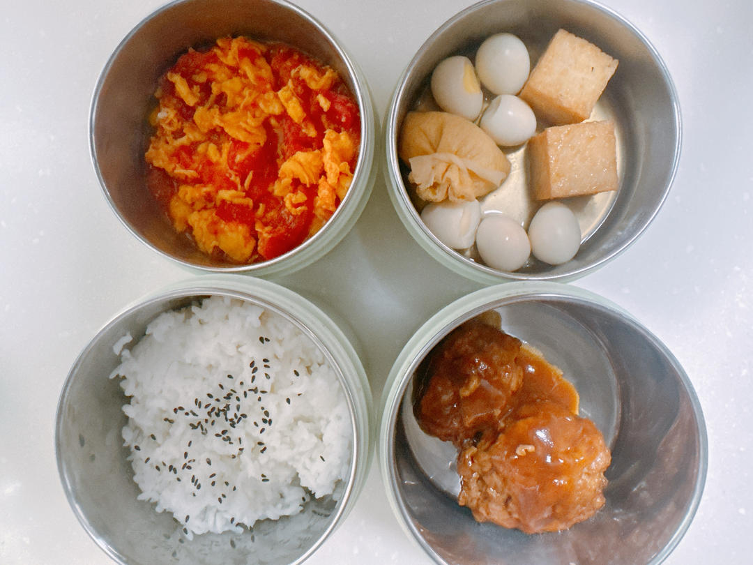 小学生午餐带饭