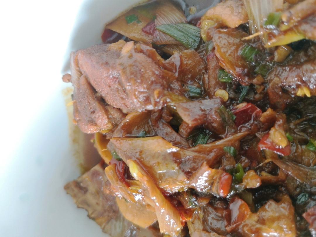 传统正宗的啤酒鸭配方和做法，鲜嫩香浓，只需炒千万不要焯水