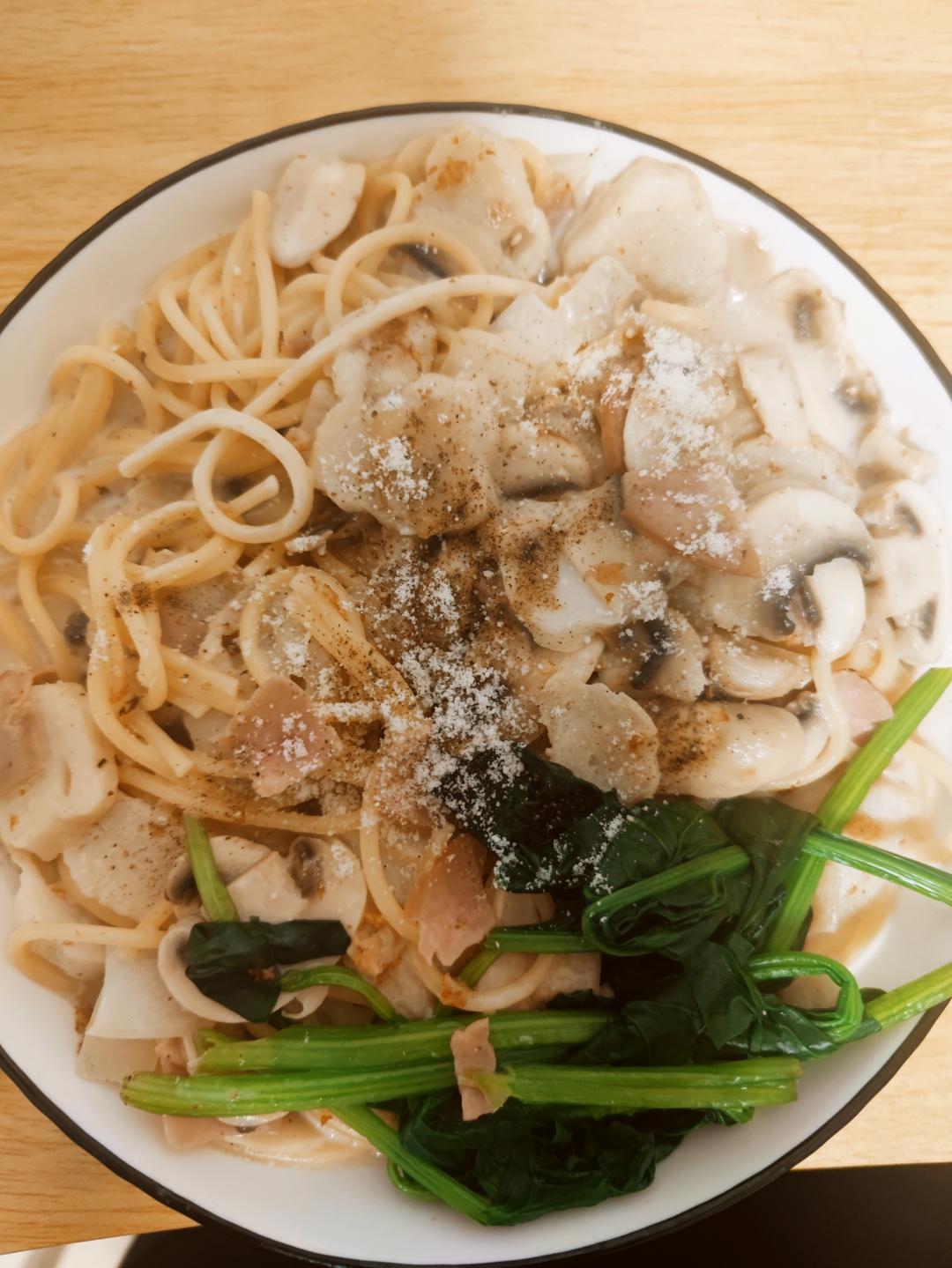 奶油蘑菇培根意大利面