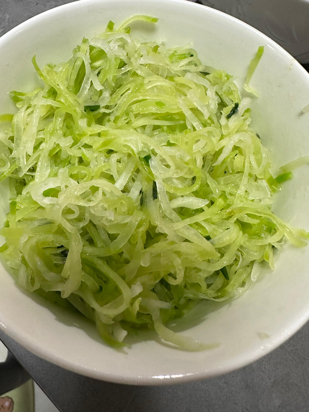 葱油拌萝卜丝（1234漂亮入味的减脂好菜）