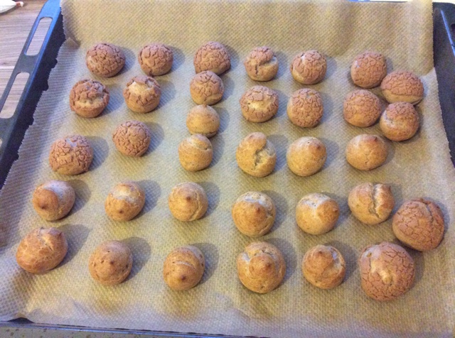 巧克力酥皮泡芙