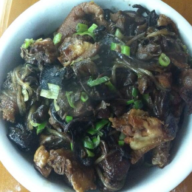 香菇粉条炖鸡块
