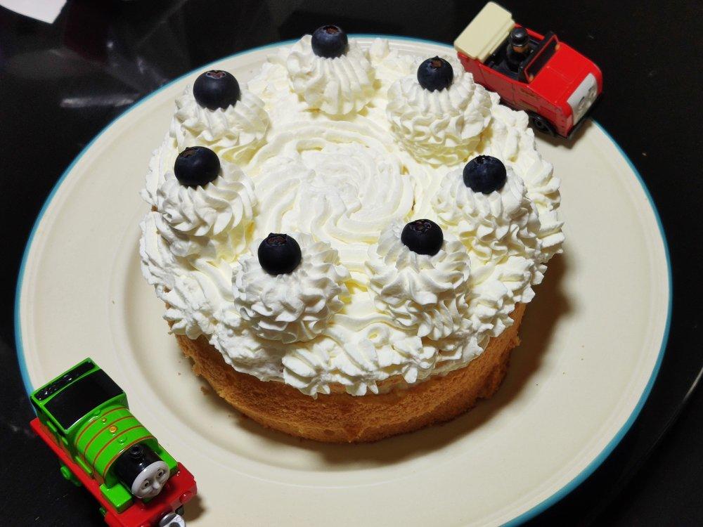 时下流行的鲜奶油戚风裸蛋糕