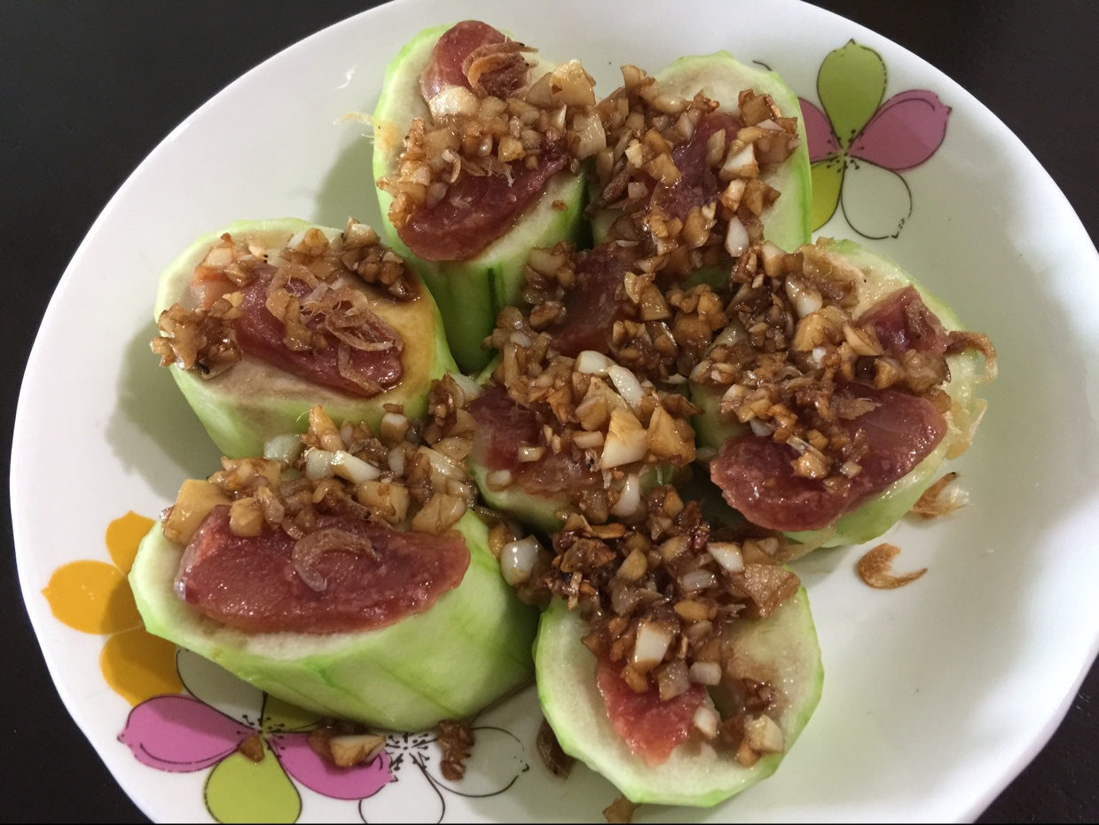 只需要五分钟就可以的美味蒜蓉蒸丝瓜