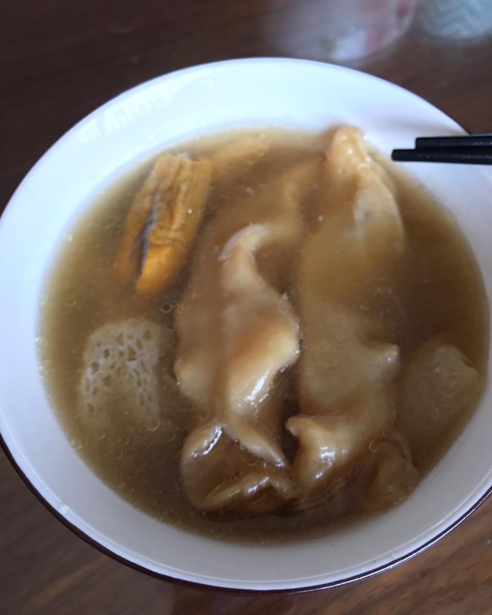坐月子花胶汤