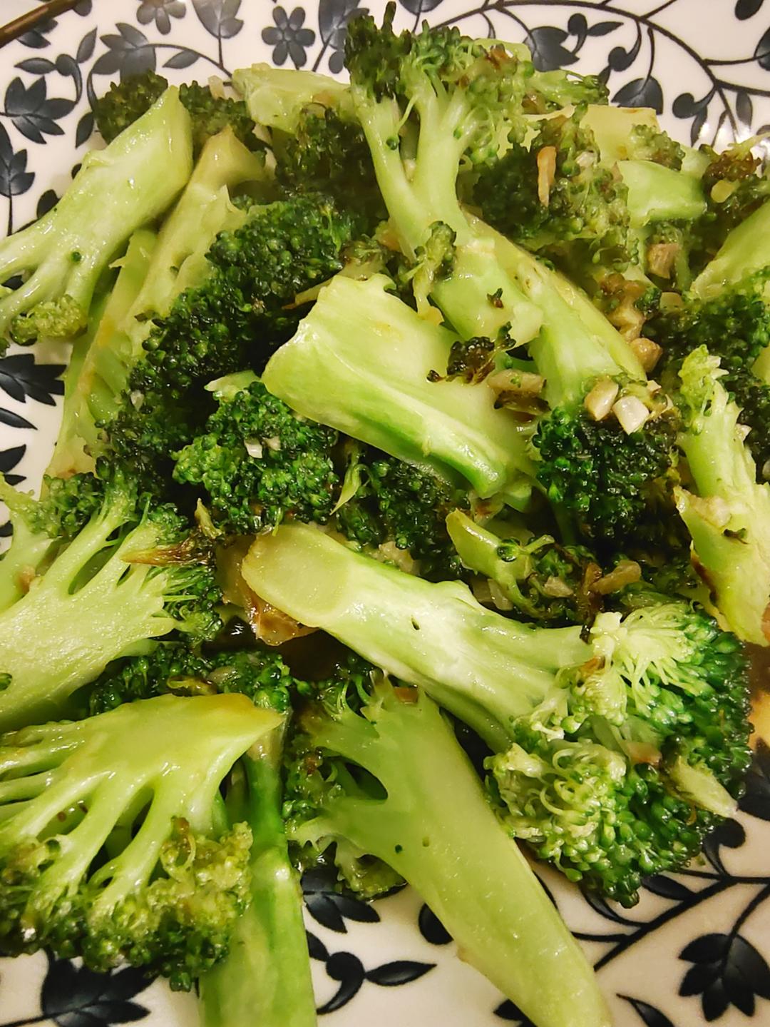 好吃到爆的耗油蒜蓉西兰花(从不修图，喜欢请关注)
