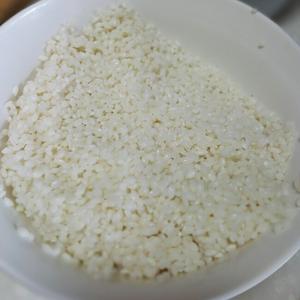 豌豆腊肉糯米饭的做法 步骤1