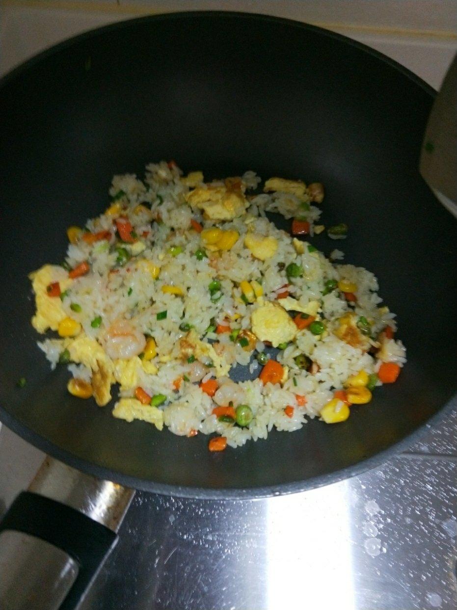 虾仁蛋炒饭