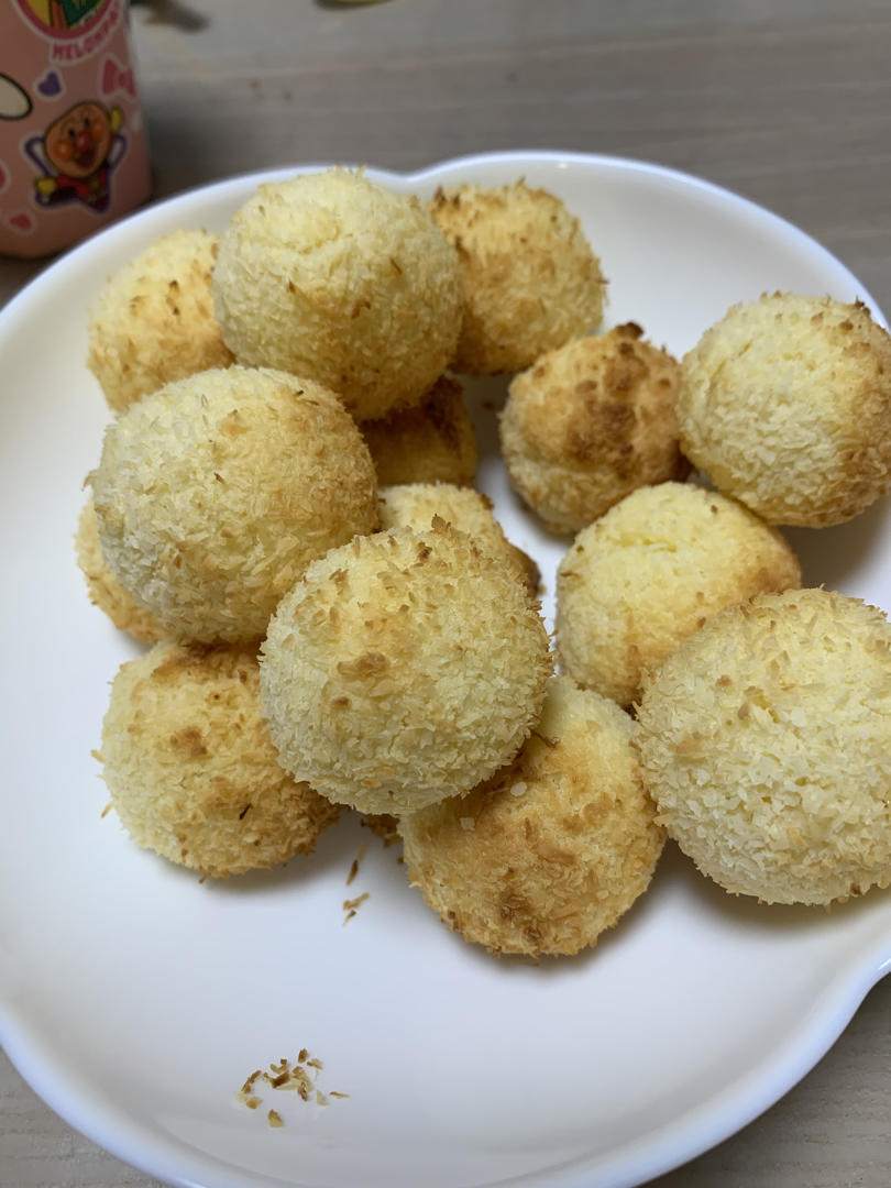 下午茶小点心：奶香椰蓉酥球