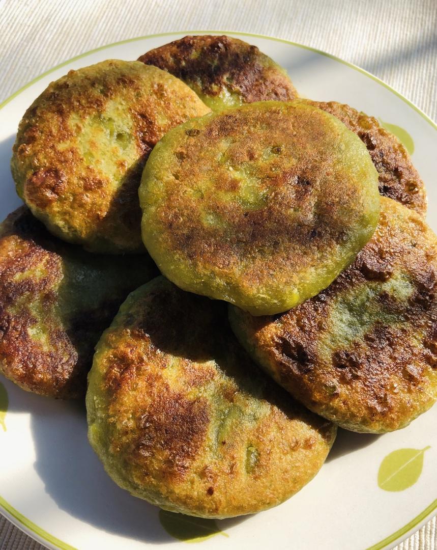 躺在水里的虾做的手工版蚕豆饼