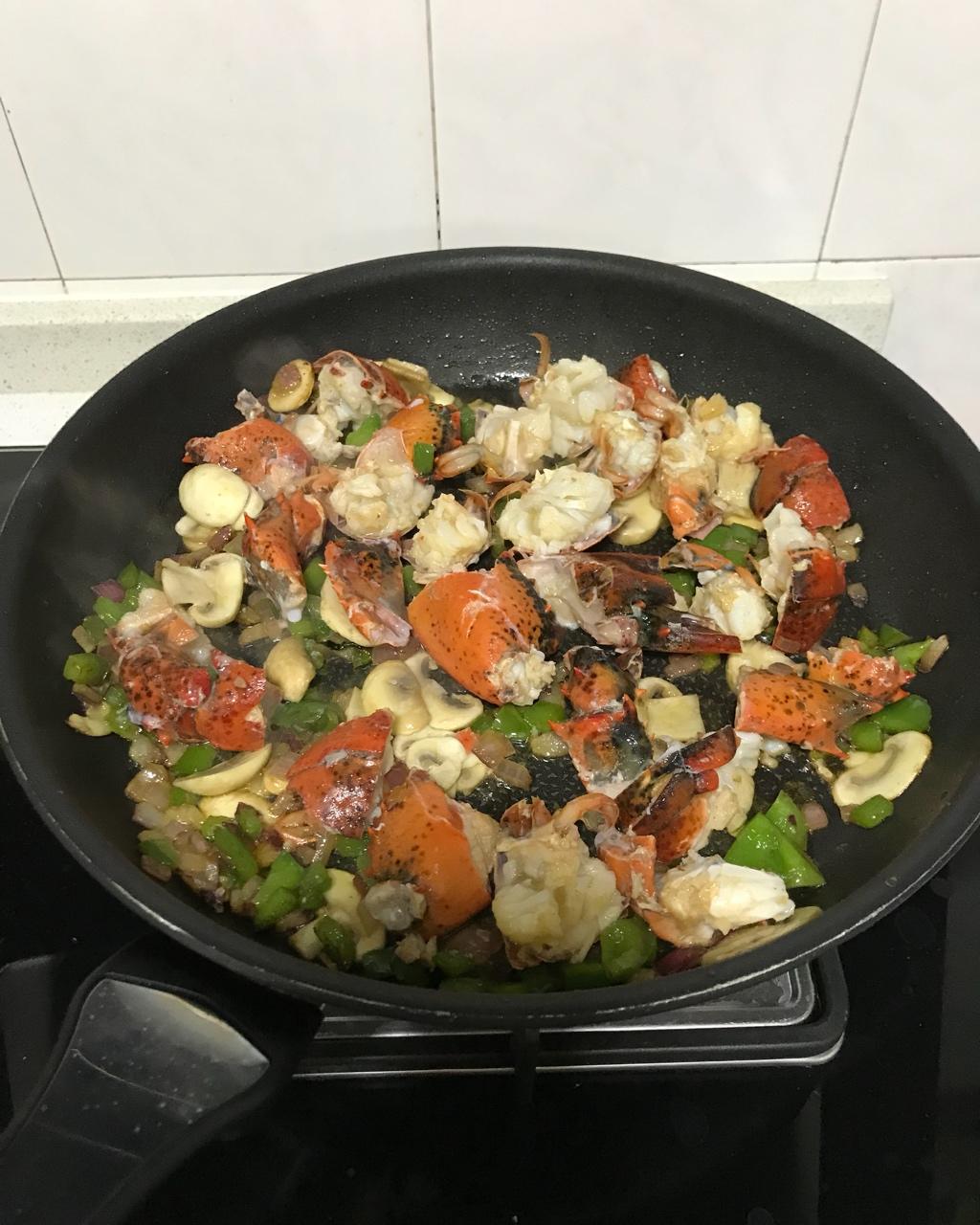 芝士奶油焗龙虾伊面