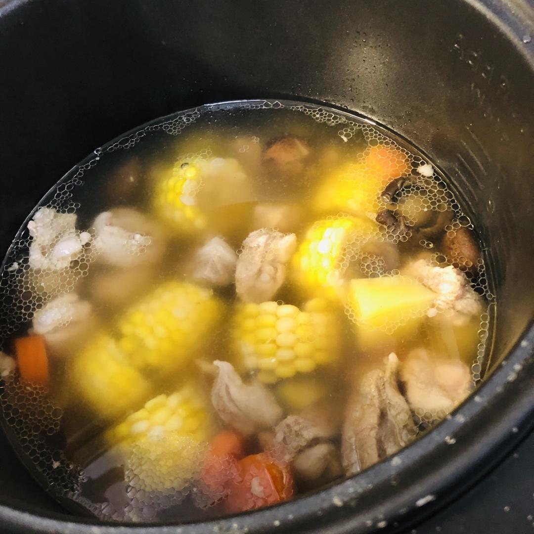 宝宝爱吃的玉米土豆排骨汤（电饭锅版，不需要煎炒排骨）