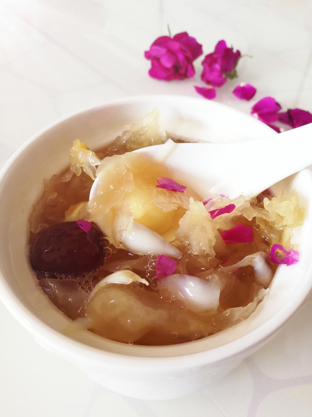 百合莲子银耳羹的做法