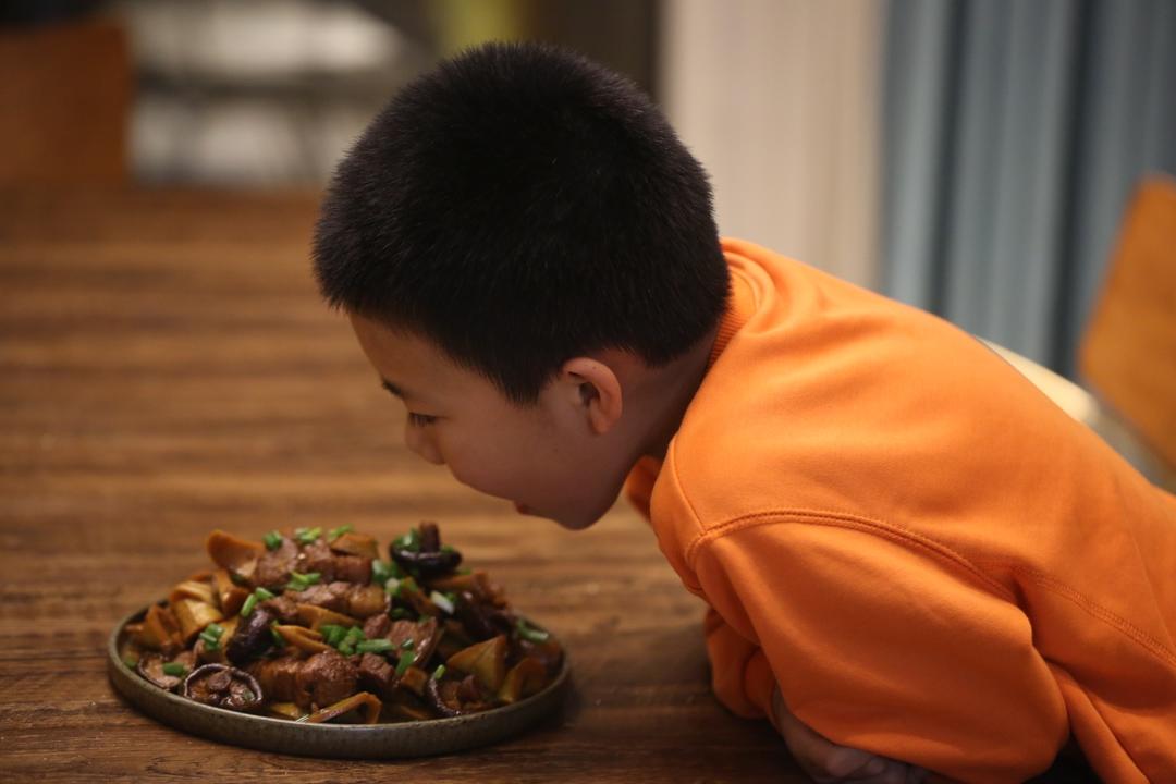 小野笋香菇焖肉的做法 步骤8