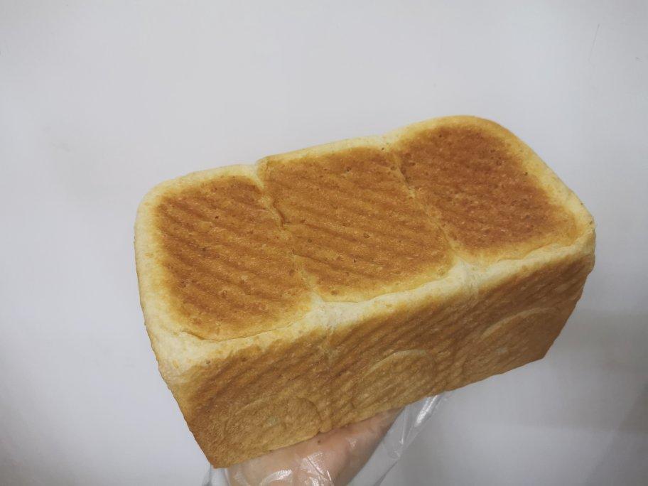 柔软的蜂蜜牛乳全麦吐司