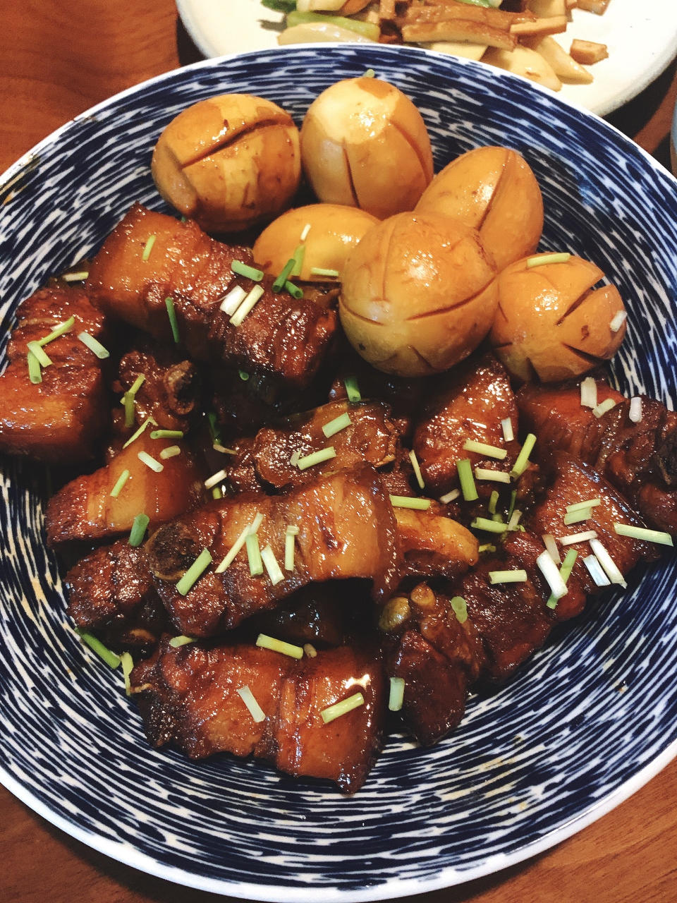 上海红烧肉：红烧肉加鸡蛋，上海人的吃法赞！