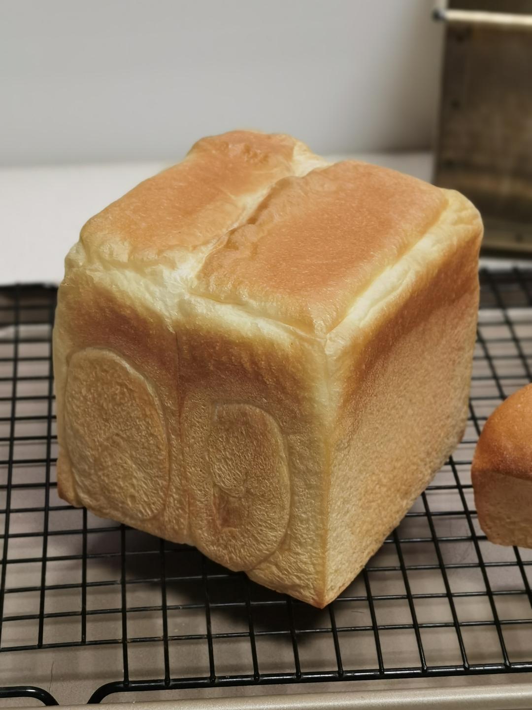 烫种方型白吐司—《银座顶级吐司》｜废话一箩筐的经验分享｜美瑛吐司/PullmanBread