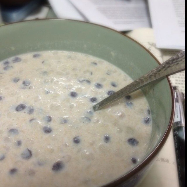 牛奶燕麦红豆粥