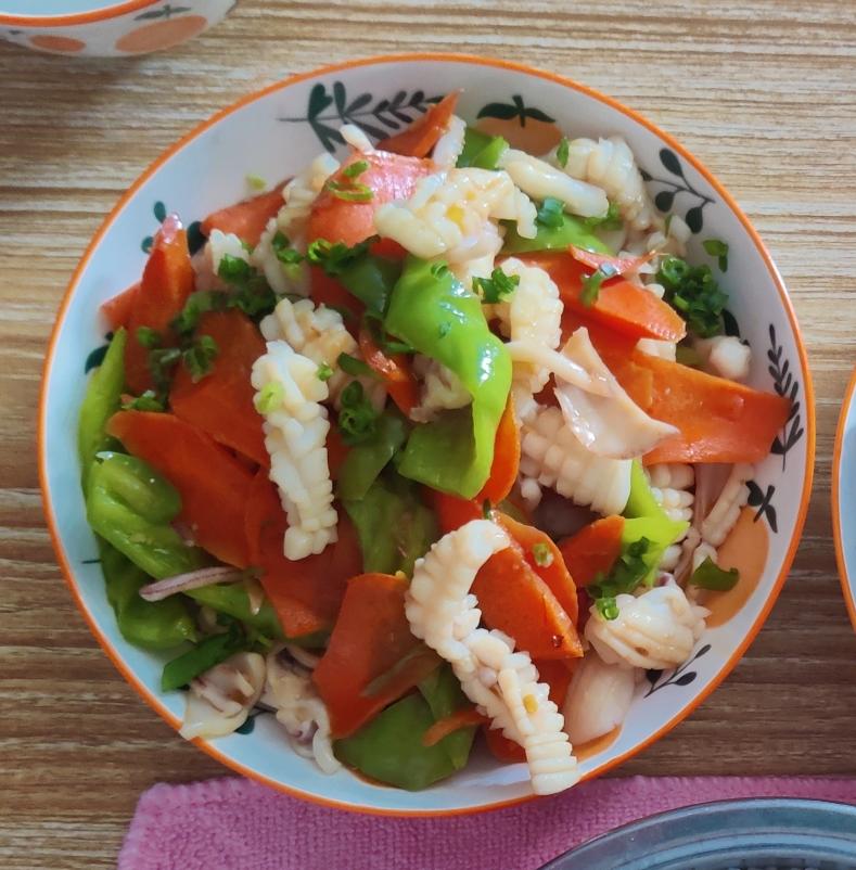 鱿鱼炒菜椒