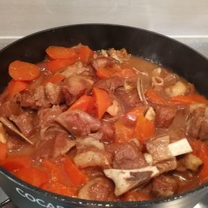洋葱胡萝卜炖羊肉的做法 步骤3