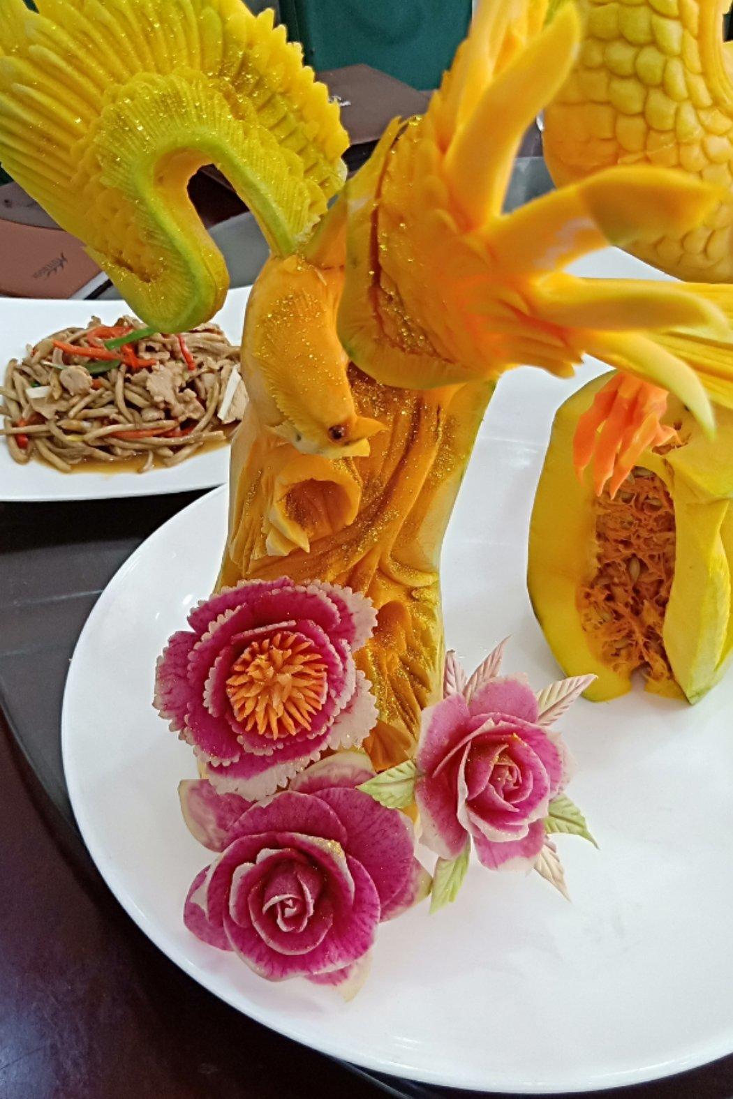 罗18470519071做的南瓜雕刻