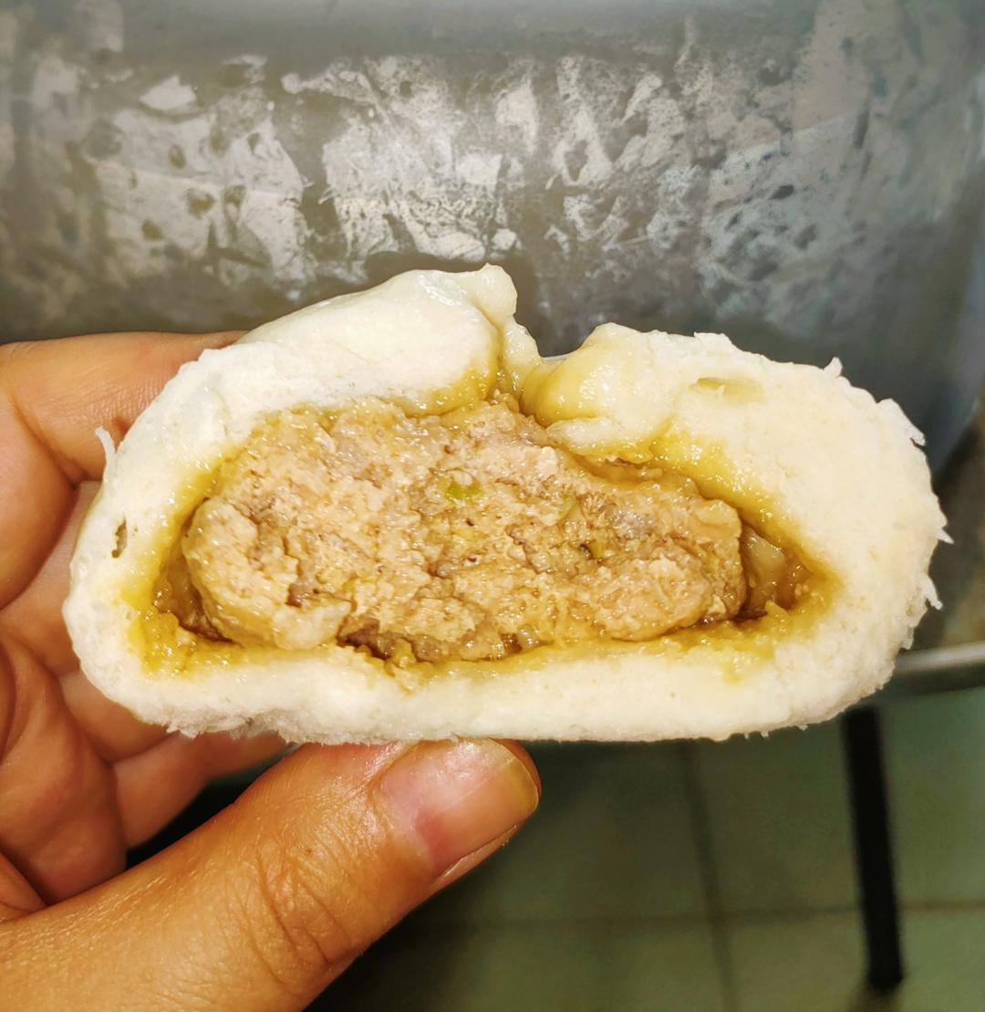 松软多汁的肉包子