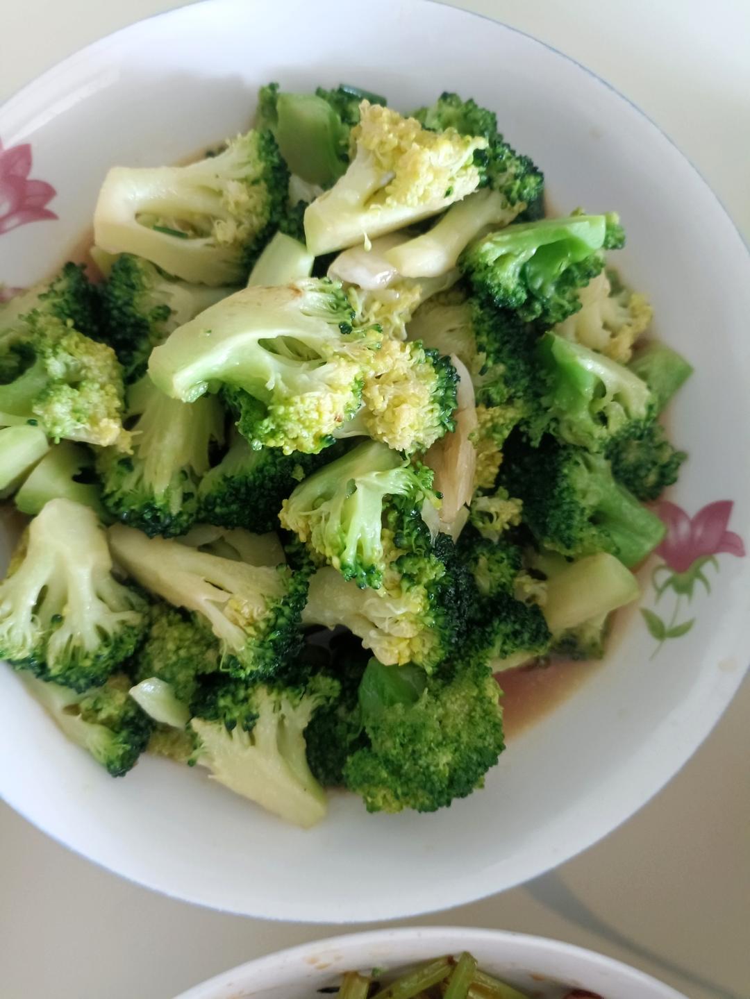 好吃到爆的耗油蒜蓉西兰花(从不修图，喜欢请关注)