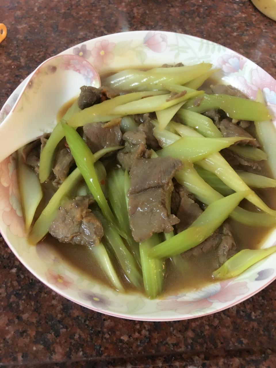 西芹炒牛肉！