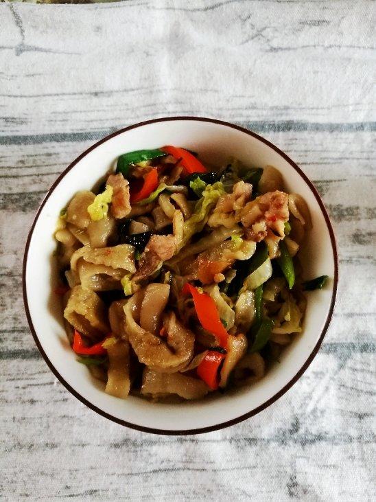 摊红薯粉饼，番薯粉饼