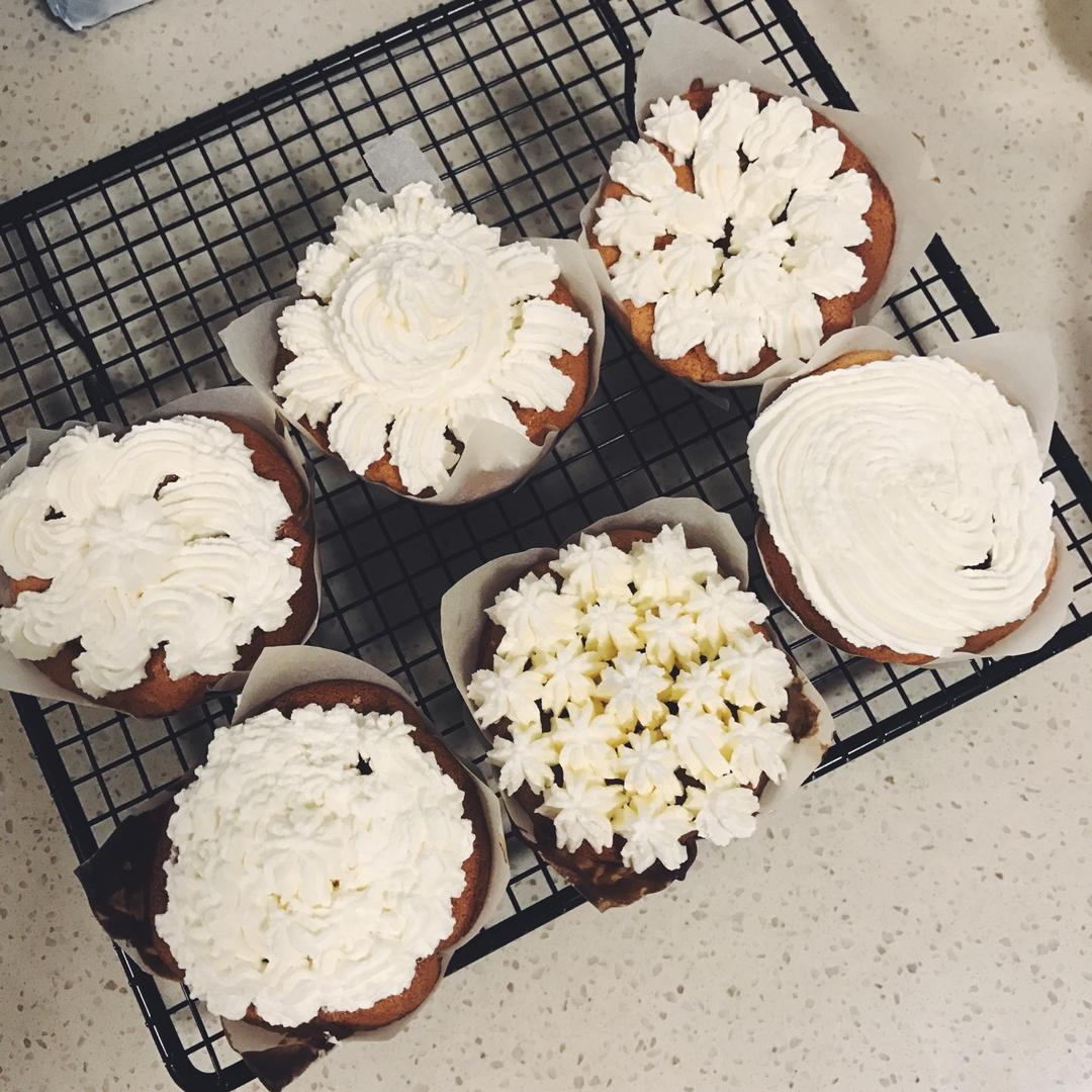 古典巧克力cupcake配马斯卡彭奶油霜